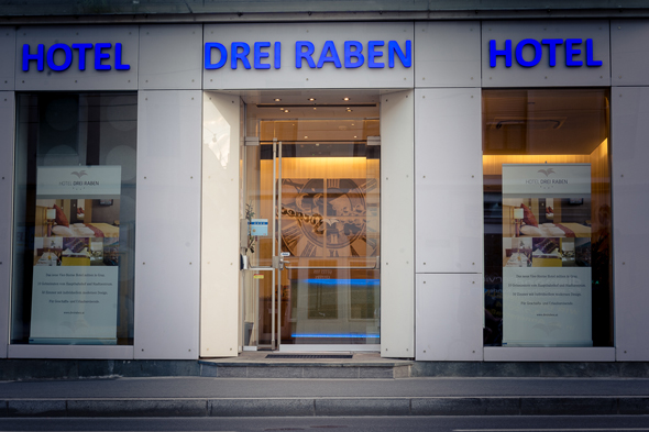 entrance to Hotel Drei Raben